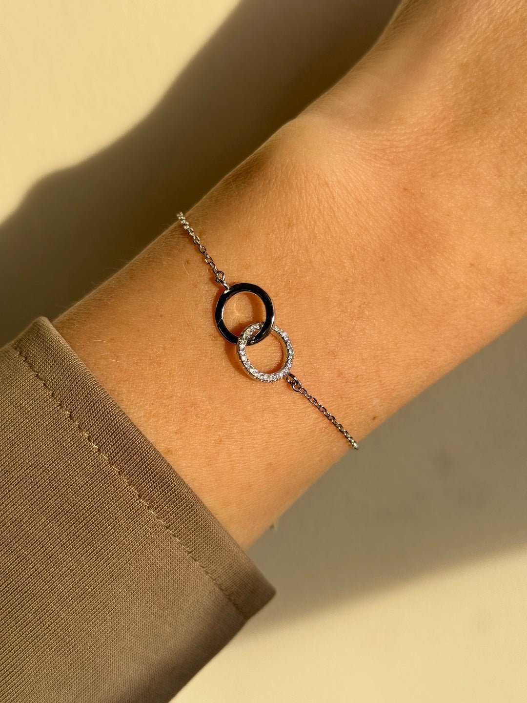 ol&co Silver Sparkling Interlinking Circles Bracelet