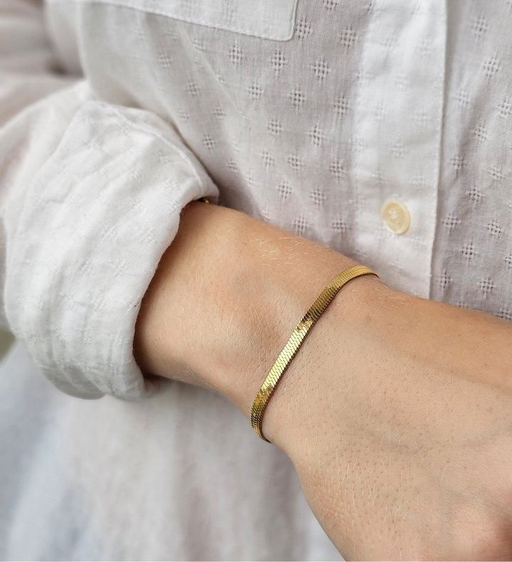 Mococo Essentials Gold Dainty Herringbone Chain Bracelet