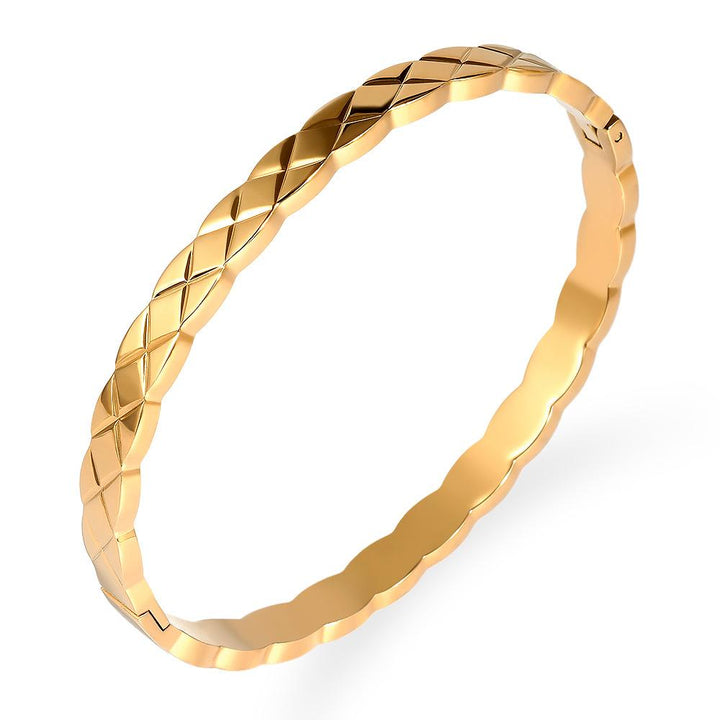 Mococo Essentials Gold Quilted Bangle