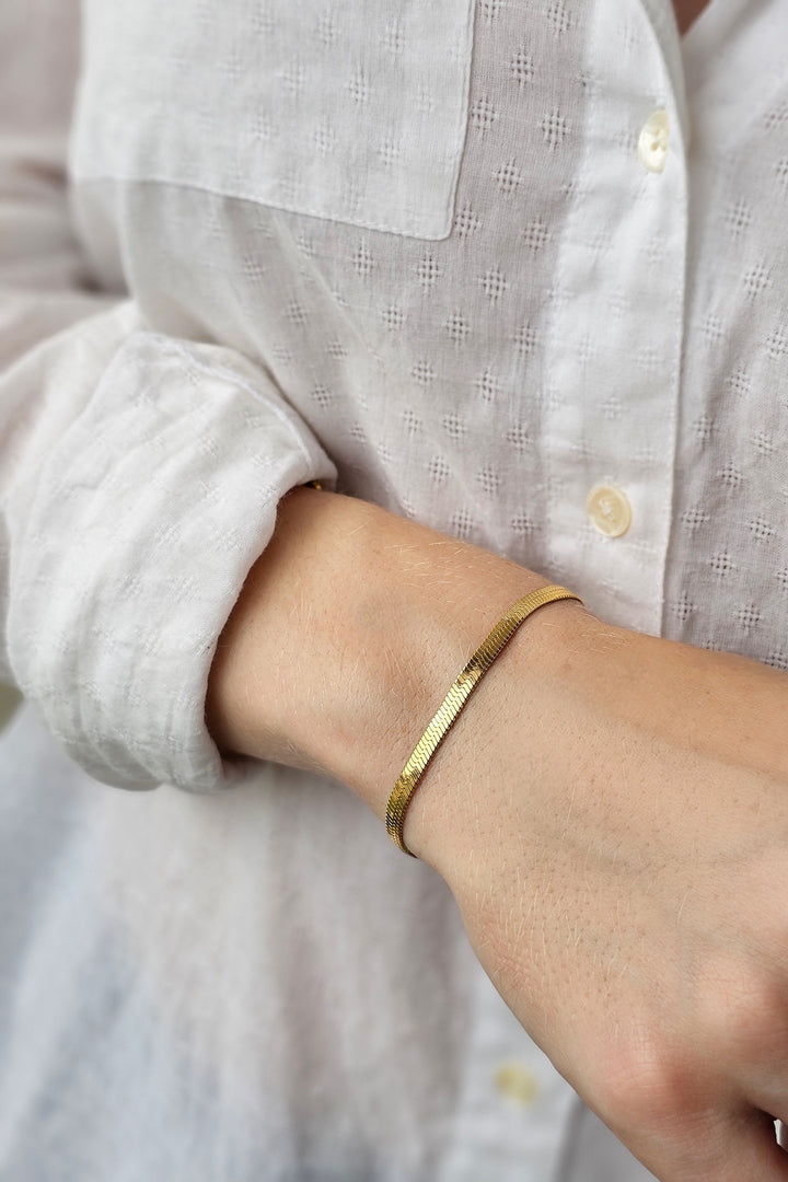 Mococo Essentials Gold Dainty Herringbone Chain Bracelet