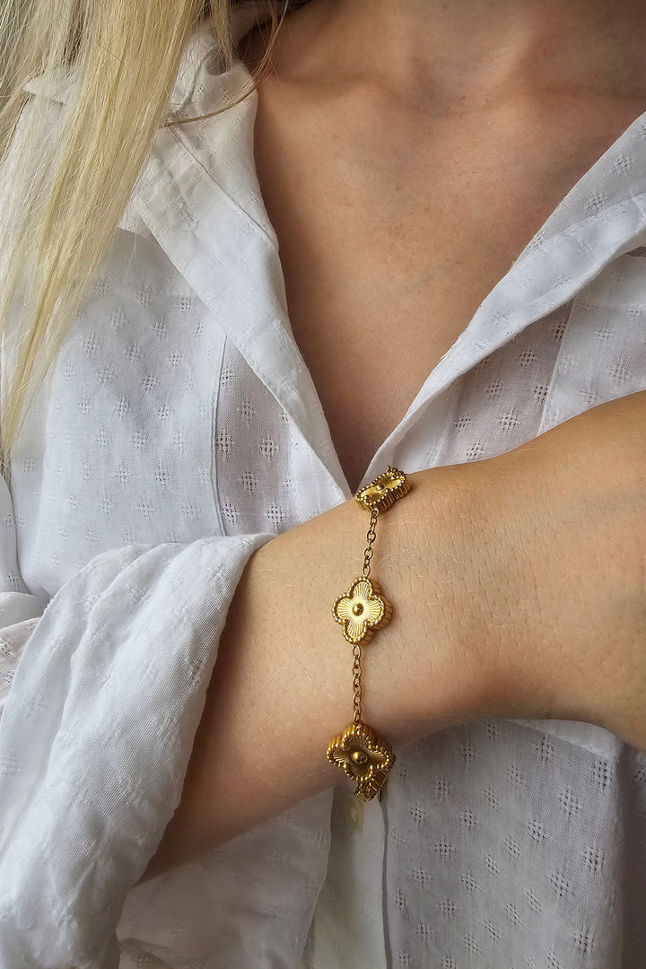 Mococo Essentials Gold Clover Bracelet