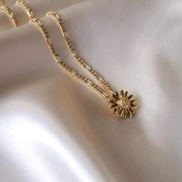 Daisy London 18ct Gold Plated English 12mm Daisy Necklace